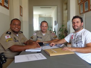 Comandante do 6º Pelotão da Policia Militar Tenente Alberto, Cabo Mileu, Maicon Novaes Representante da Prefeitura